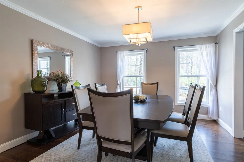 54 Windsor Boulevard Londonderry NH 03053