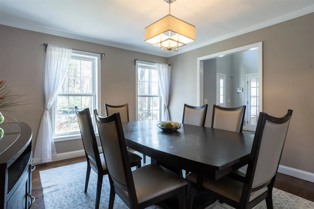 54 Windsor Boulevard Londonderry NH 03053