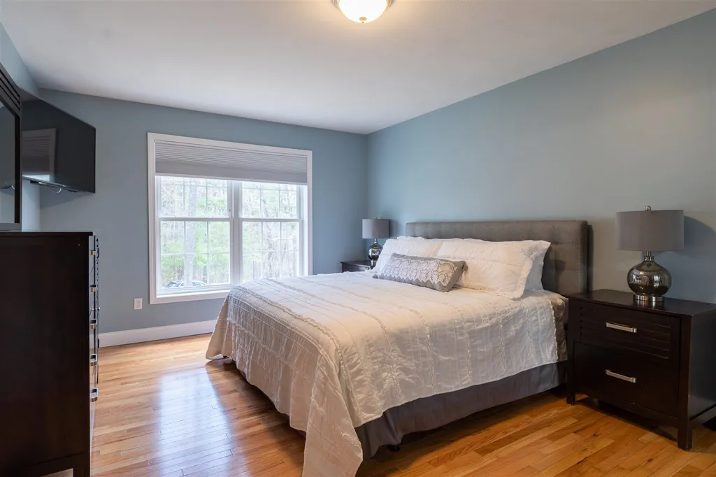 54 Windsor Boulevard Londonderry NH 03053