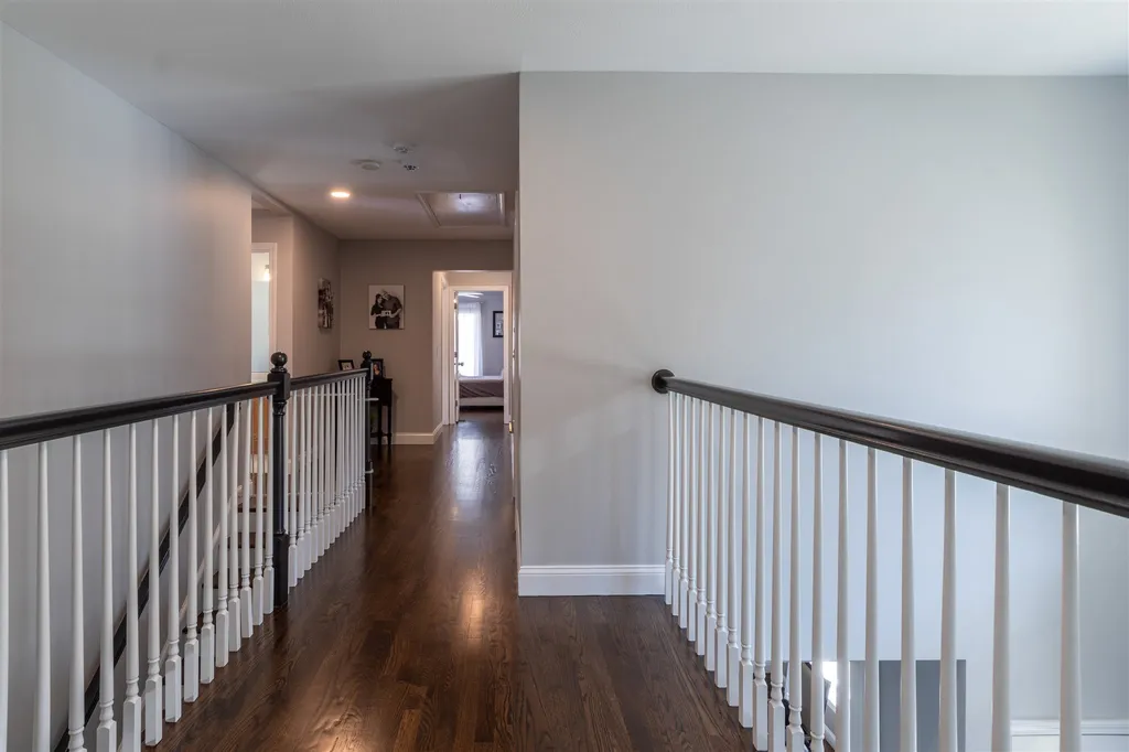 54 Windsor Boulevard Londonderry NH 03053