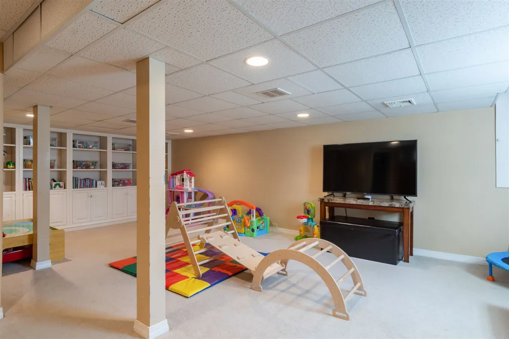 54 Windsor Boulevard Londonderry NH 03053