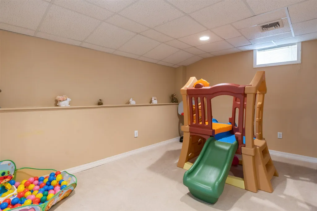 54 Windsor Boulevard Londonderry NH 03053