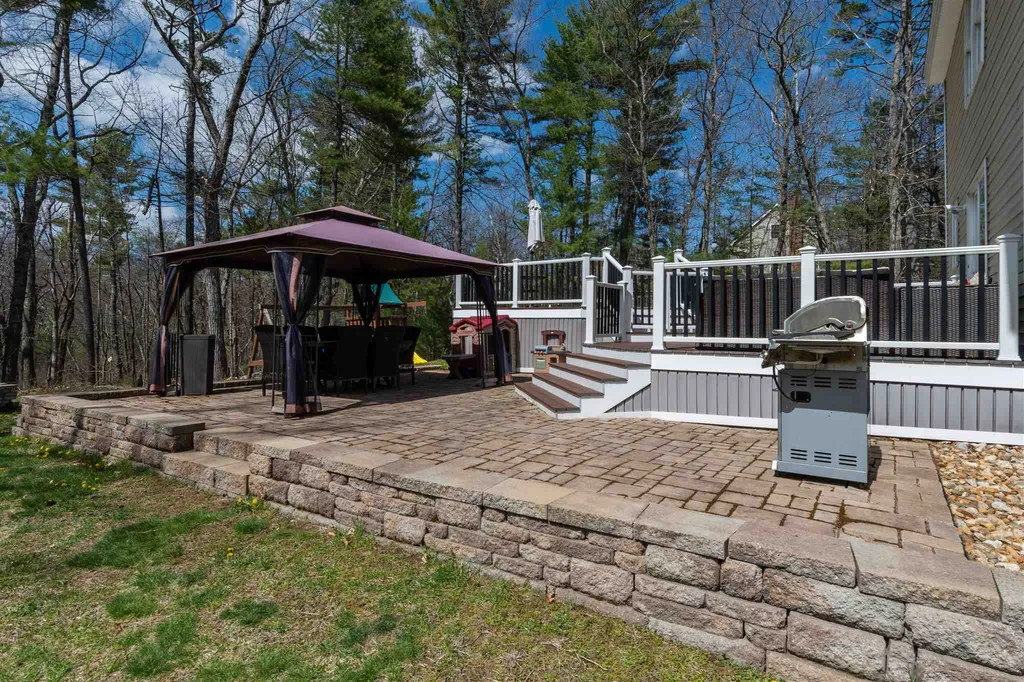 54 Windsor Boulevard Londonderry NH 03053