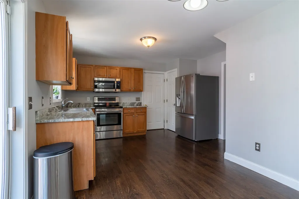 54 Windsor Boulevard Londonderry NH 03053