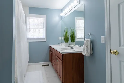 54 Windsor Boulevard Londonderry NH 03053