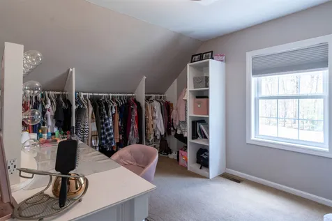 54 Windsor Boulevard Londonderry NH 03053