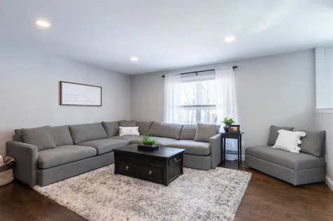 54 Windsor Boulevard Londonderry NH 03053