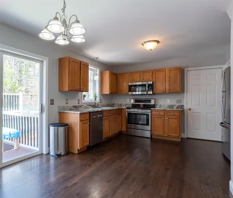 54 Windsor Boulevard Londonderry NH 03053