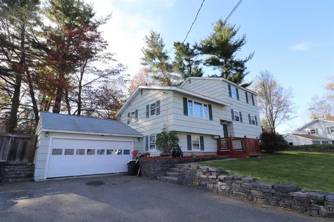 18 Langholm Drive Nashua NH 03062