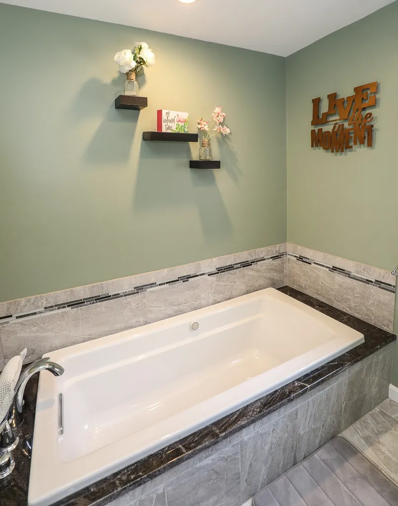 12 Buckthorn Street Londonderry NH 03053