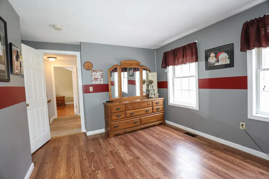 12 Buckthorn Street Londonderry NH 03053