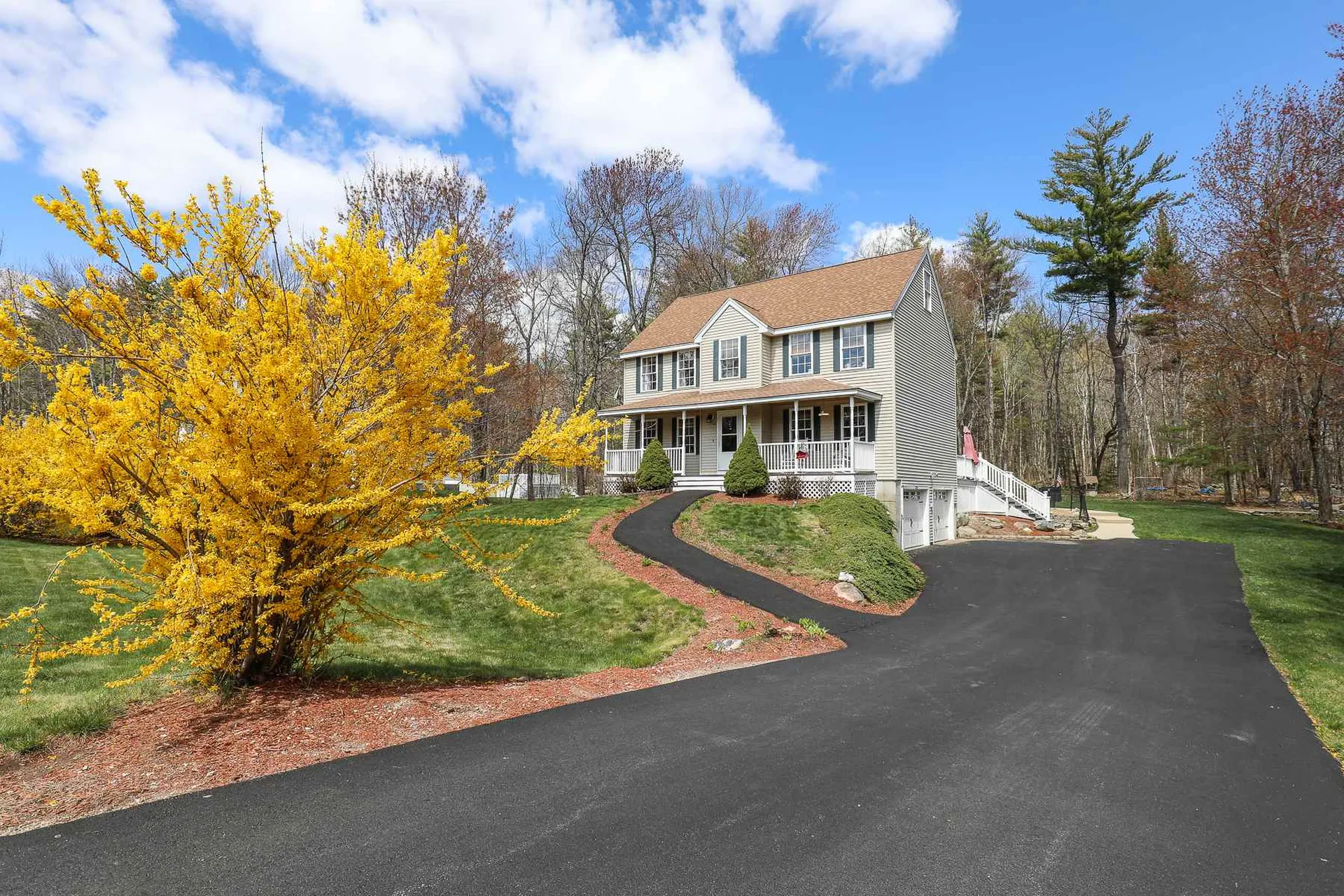 12 Buckthorn Street Londonderry NH 03053