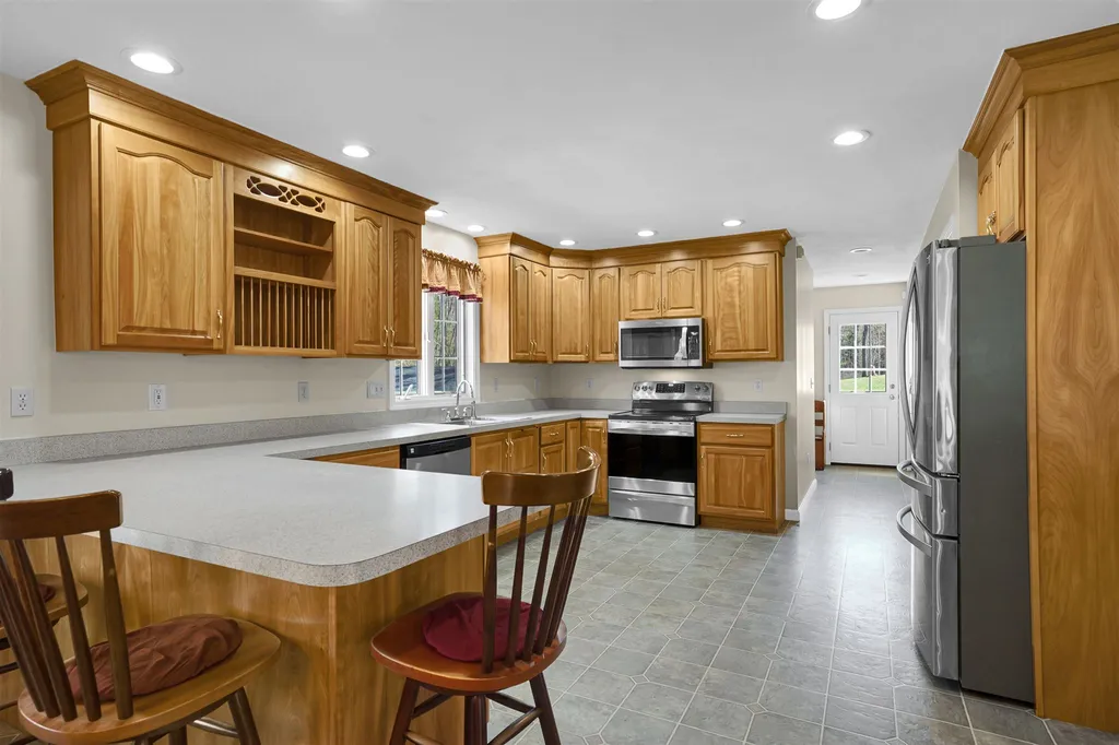 9 Squire Road Fremont NH 03044