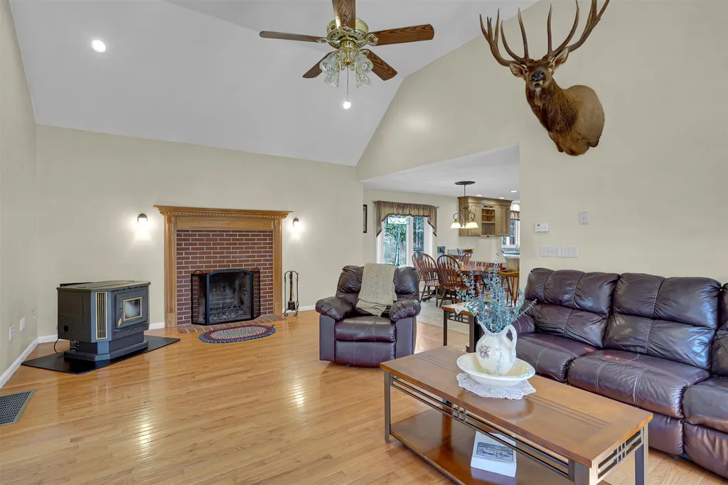 9 Squire Road Fremont NH 03044