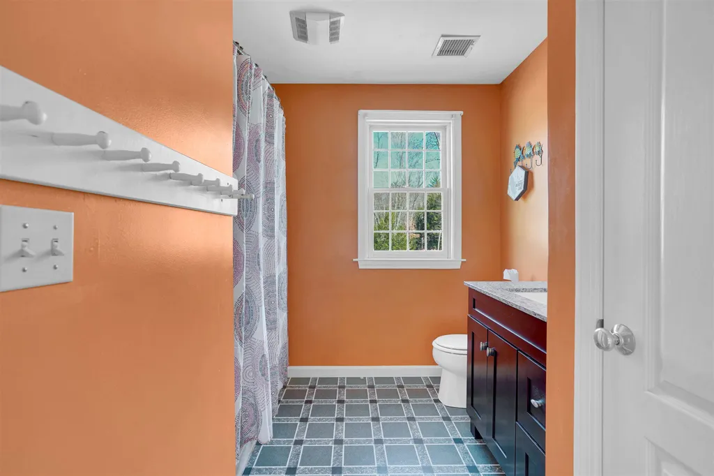 9 Squire Road Fremont NH 03044