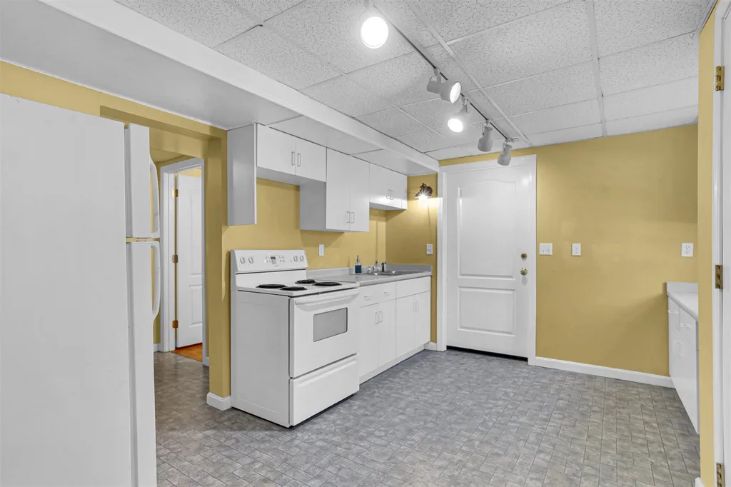 9 Squire Road Fremont NH 03044