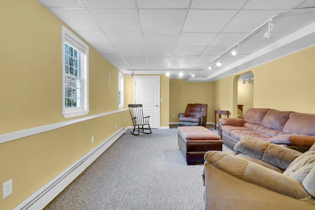 9 Squire Road Fremont NH 03044
