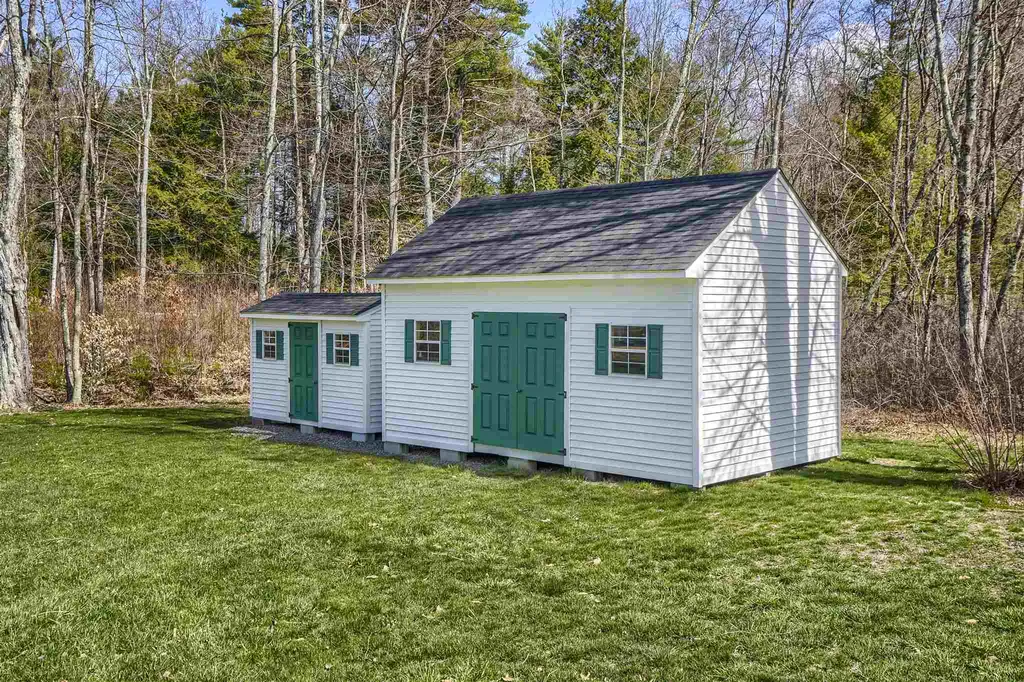 9 Squire Road Fremont NH 03044