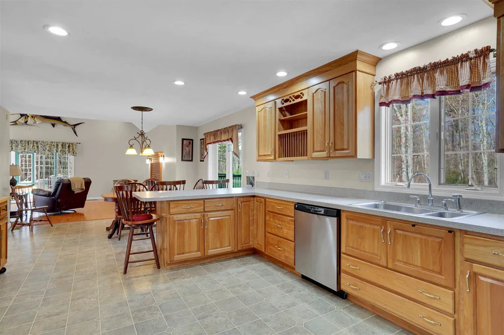 9 Squire Road Fremont NH 03044