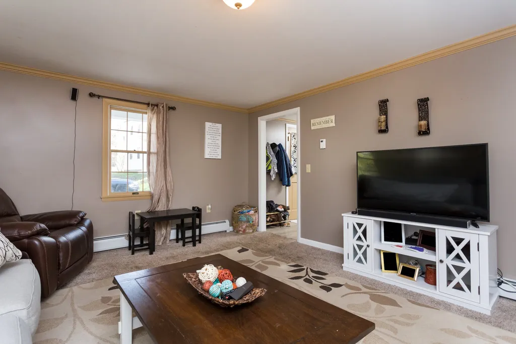 15 Exeter Road Newmarket NH 03857