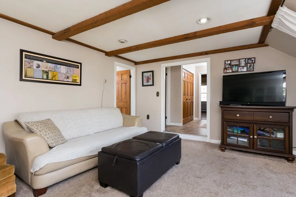 15 Exeter Road Newmarket NH 03857
