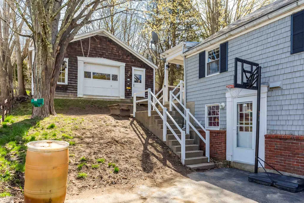 15 Exeter Road Newmarket NH 03857