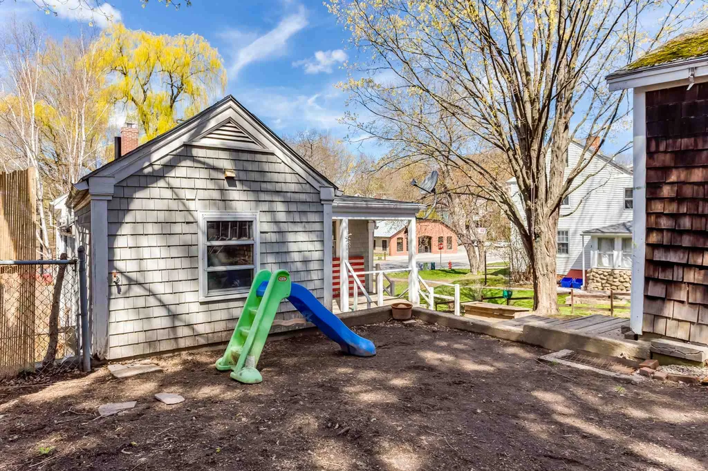 15 Exeter Road Newmarket NH 03857