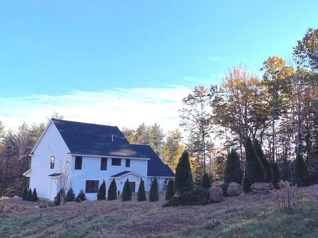 3 Indian Rock Road Bedford NH 03110
