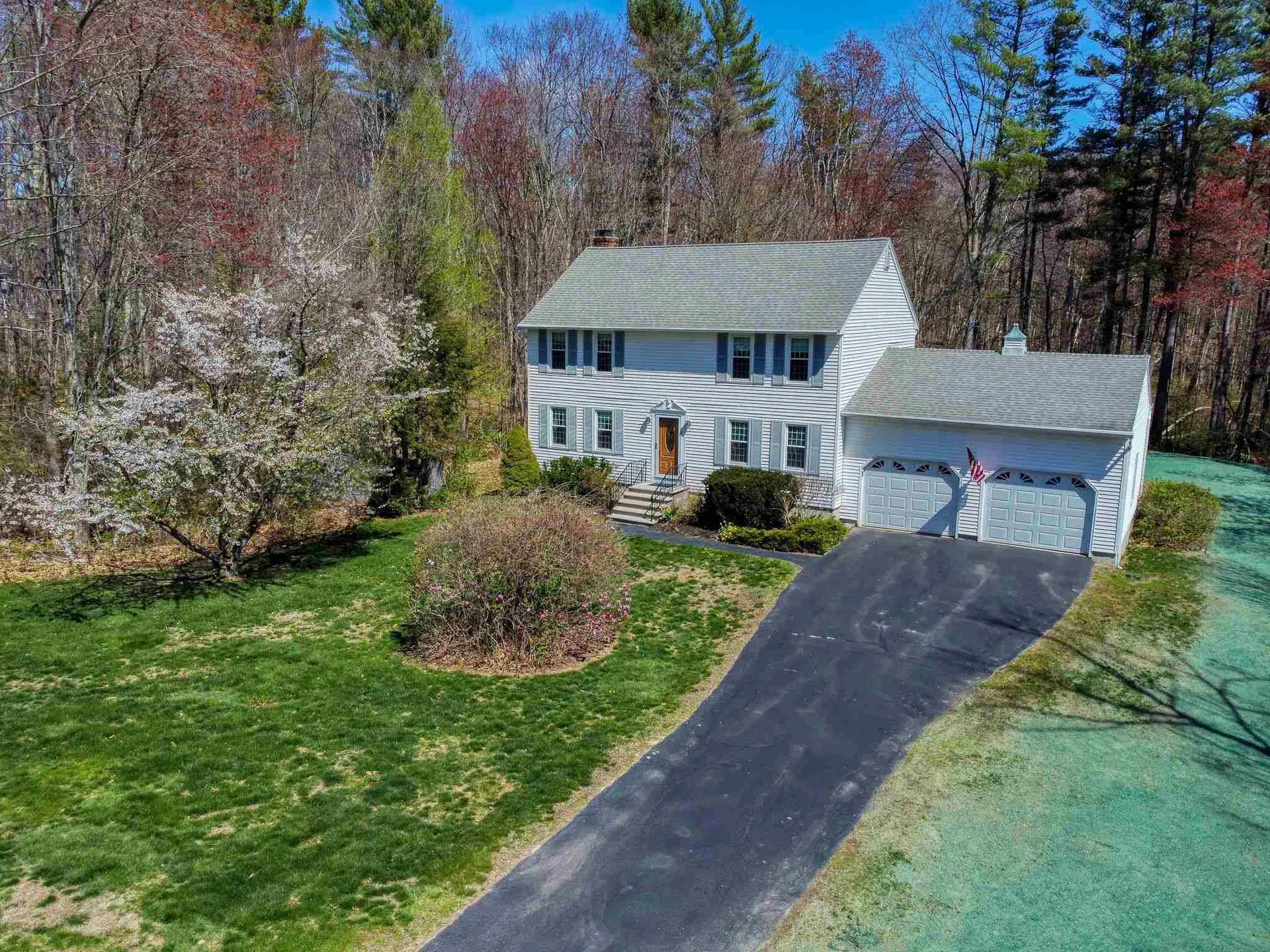 12 Colonial Drive Londonderry NH 03053