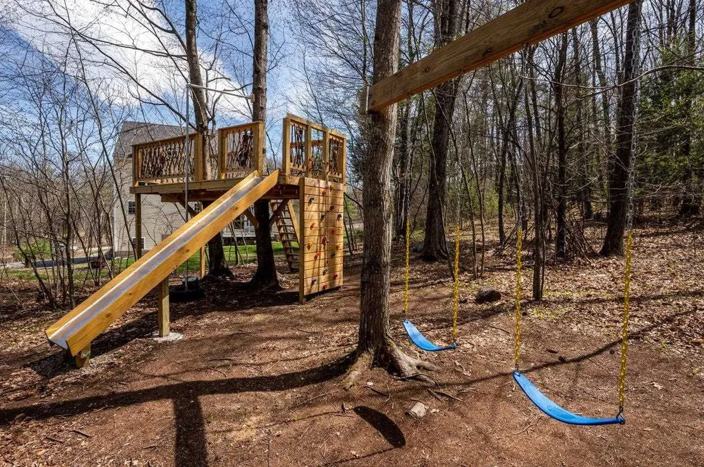 163 Oak Hill Road Barrington NH 03825