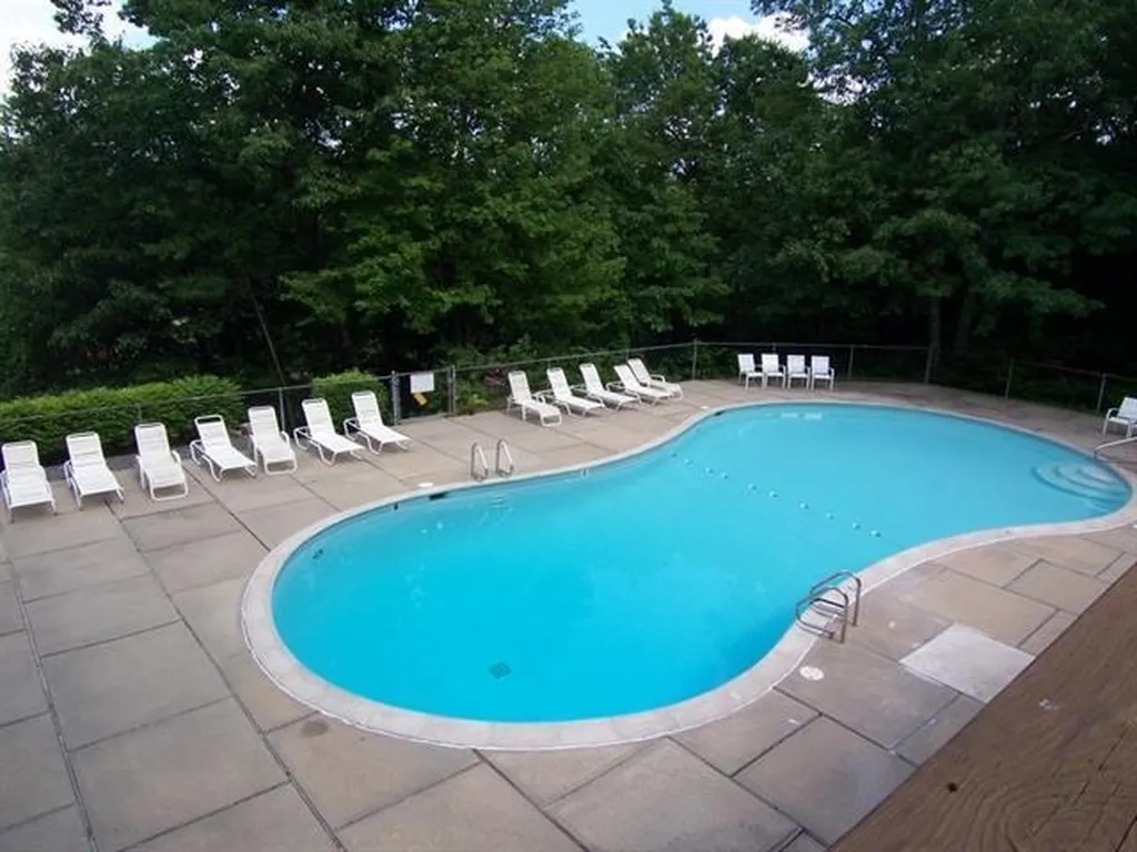 9 St James Place Nashua NH 03062
