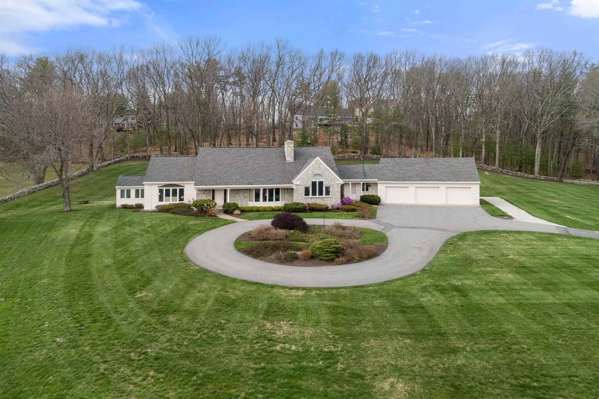 22 Cricket Hill Road Bedford NH 03110