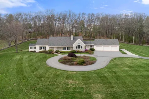 22 Cricket Hill Road Bedford NH 03110