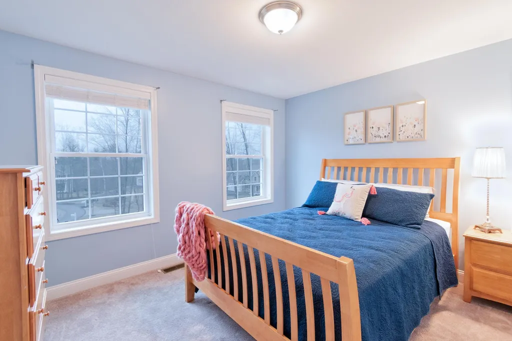 12 Ledgewood Drive Auburn NH 03032
