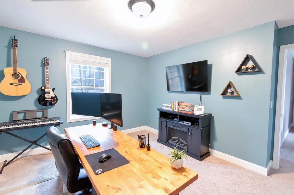 12 Ledgewood Drive Auburn NH 03032