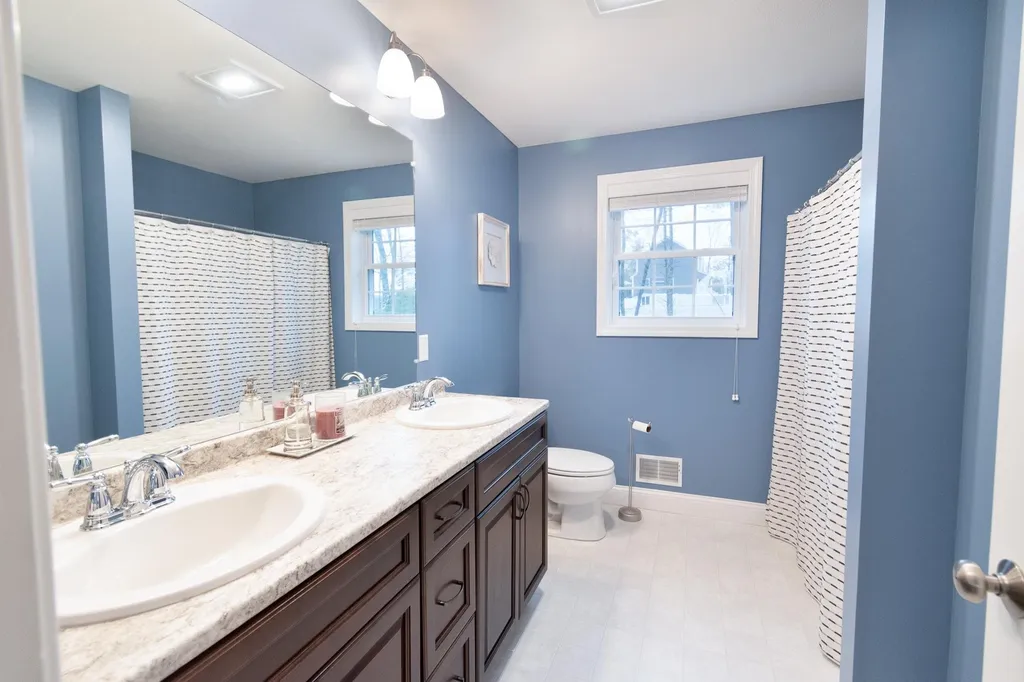 12 Ledgewood Drive Auburn NH 03032