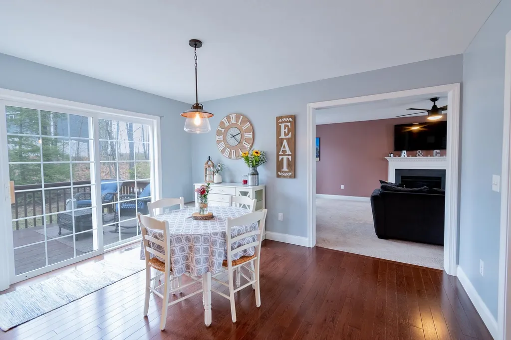 12 Ledgewood Drive Auburn NH 03032