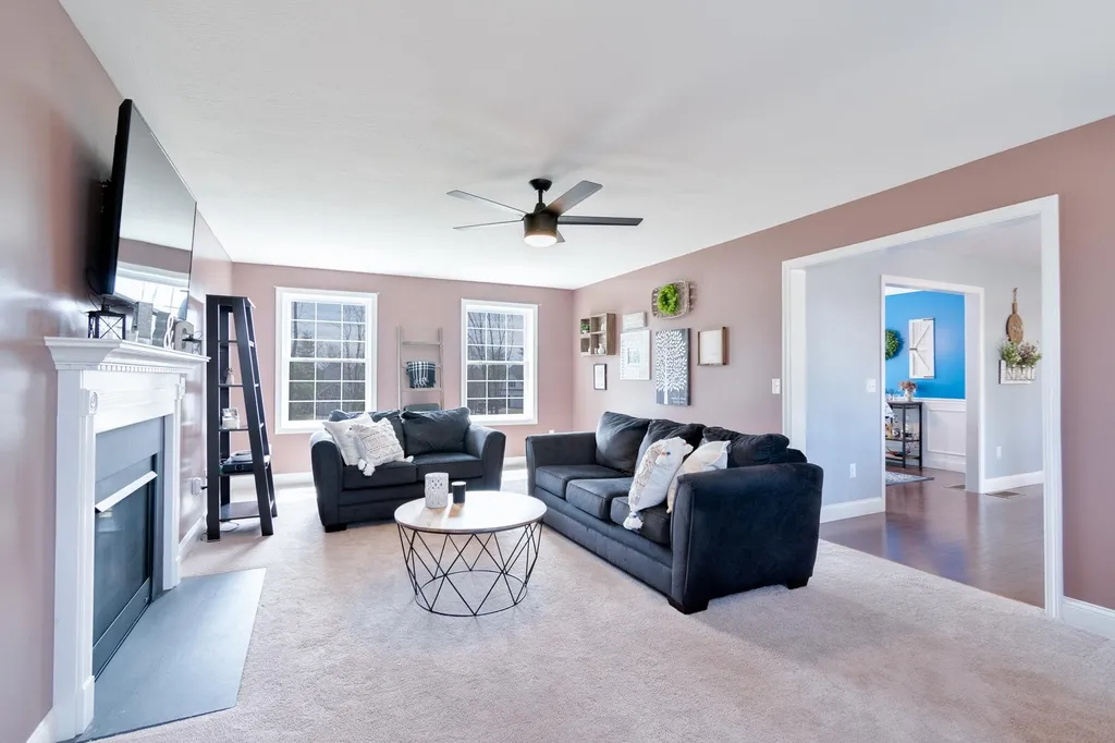 12 Ledgewood Drive Auburn NH 03032