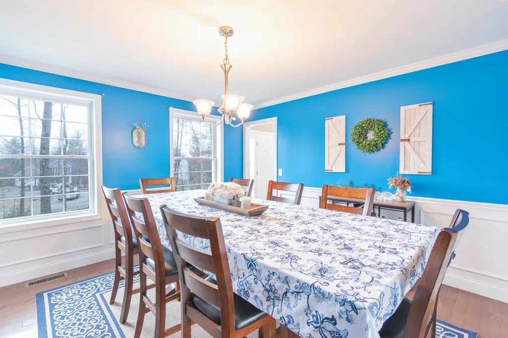12 Ledgewood Drive Auburn NH 03032