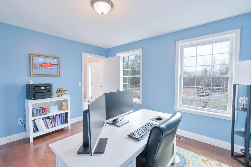 12 Ledgewood Drive Auburn NH 03032