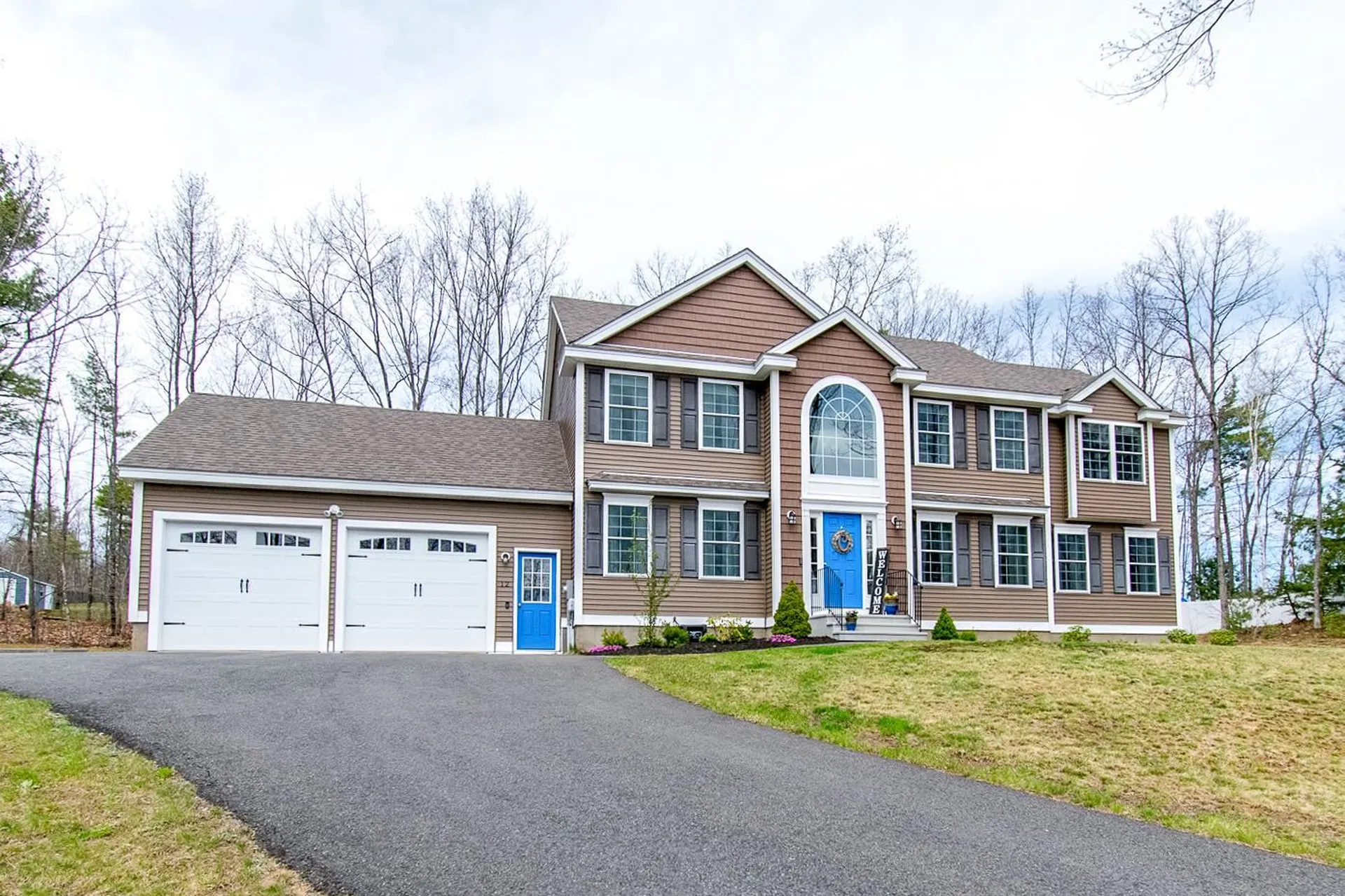 12 Ledgewood Drive Auburn NH 03032