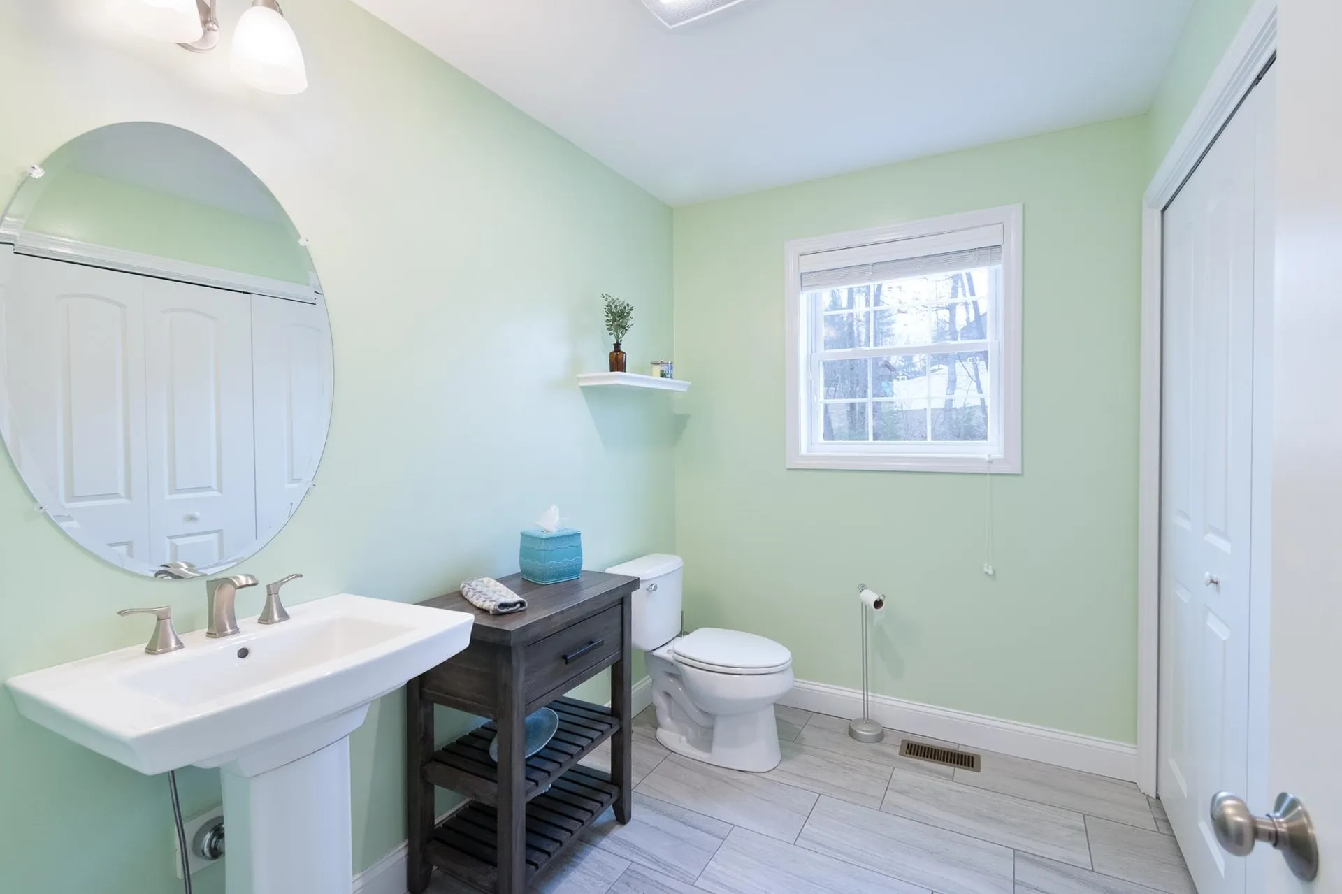 12 Ledgewood Drive Auburn NH 03032
