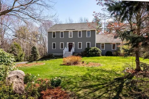 40 Peabody Drive Brentwood NH 03833
