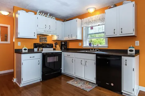 9 Colonial Drive Raymond NH 03077
