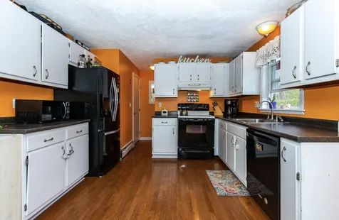 9 Colonial Drive Raymond NH 03077