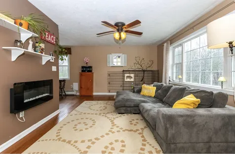 9 Colonial Drive Raymond NH 03077