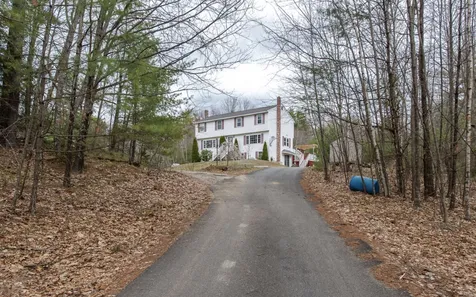 9 Colonial Drive Raymond NH 03077