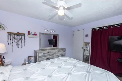 9 Colonial Drive Raymond NH 03077