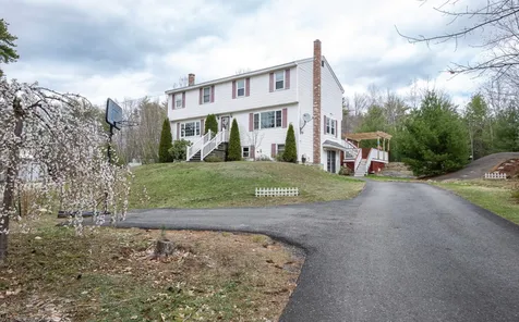 9 Colonial Drive Raymond NH 03077