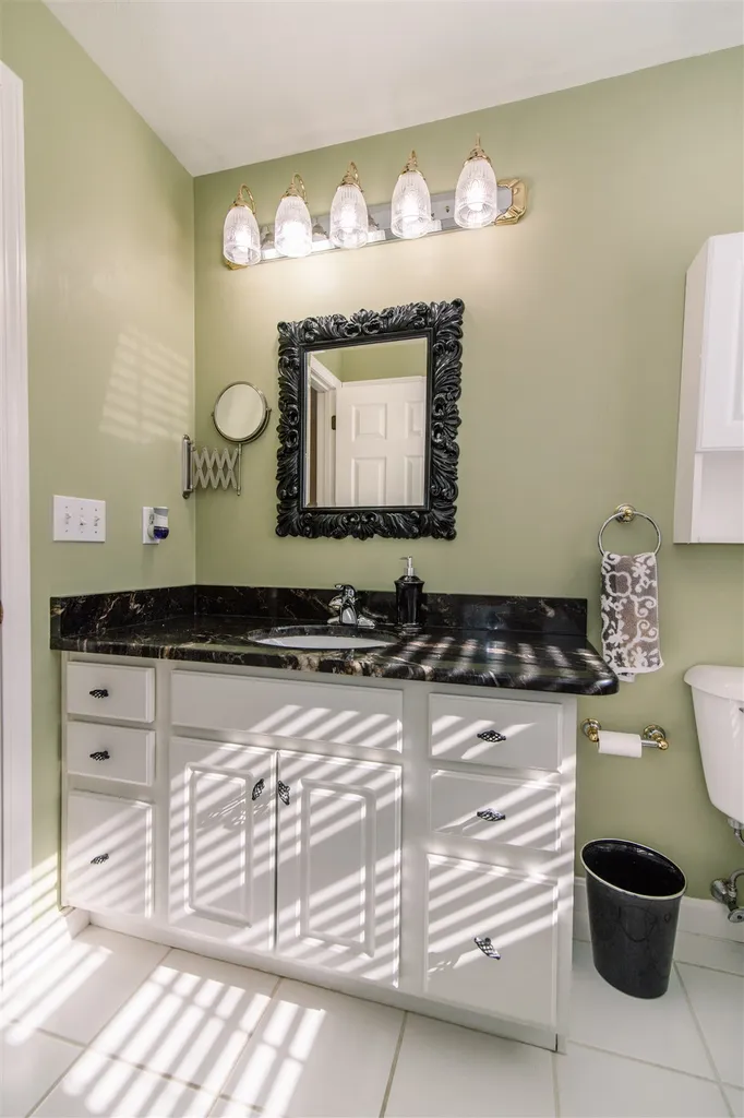 4 Whittemore Place Nashua NH 03064